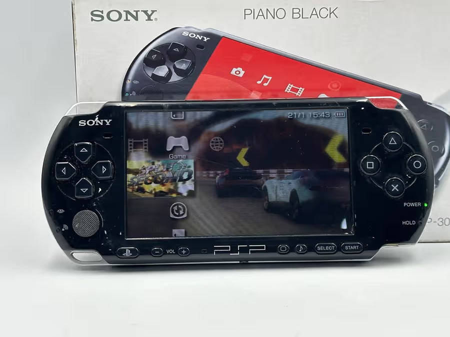 PSP 3004 Piano Black (Slim) with 128GB SD card